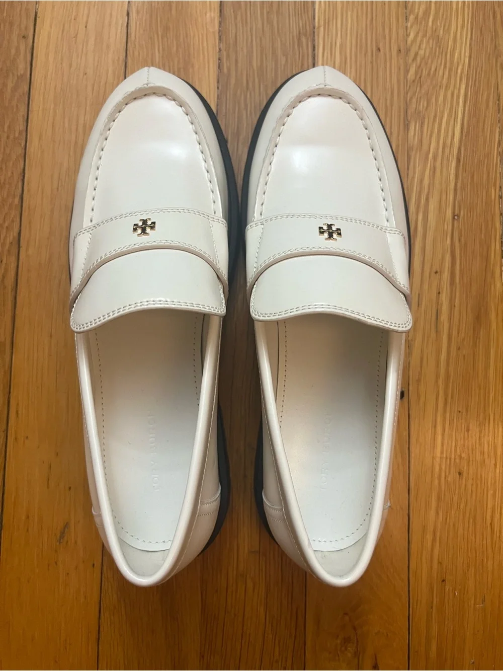 Tory Burch Classic Leather Lug Loafer In White And Gold Size: 7